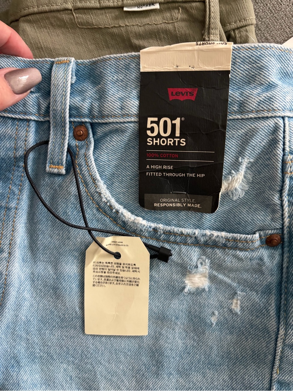 NWT Levi's Light Blue Frayed Denim Cutoff Shorts - Picture 4 of 4